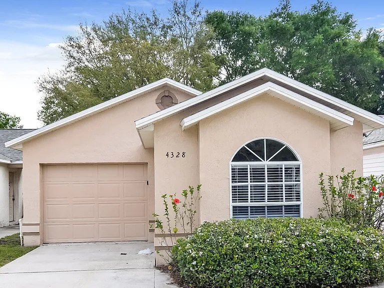 4328 Venice Dr — Photo 1