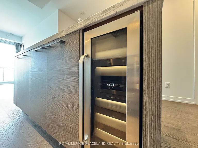 488 University Ave #2601 — Photo 10