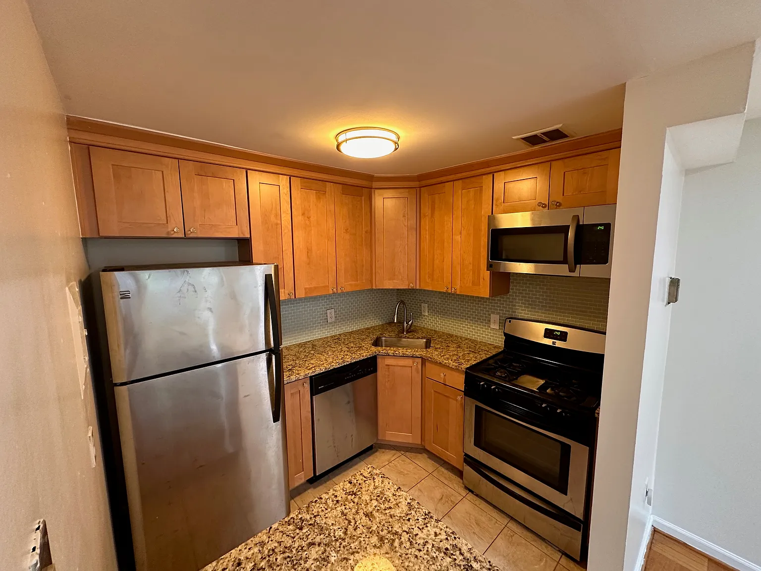 1 bed, 700 sqft, $2,350 — Photo 2