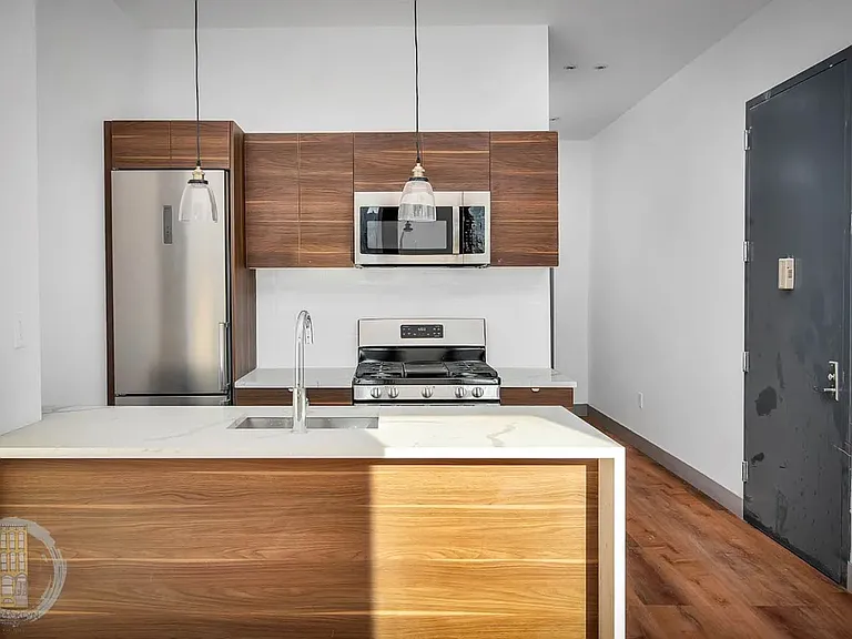 3 Spencer Pl #3 — Photo 3