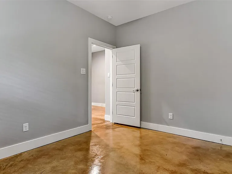 2205 N Hickory St — Photo 13