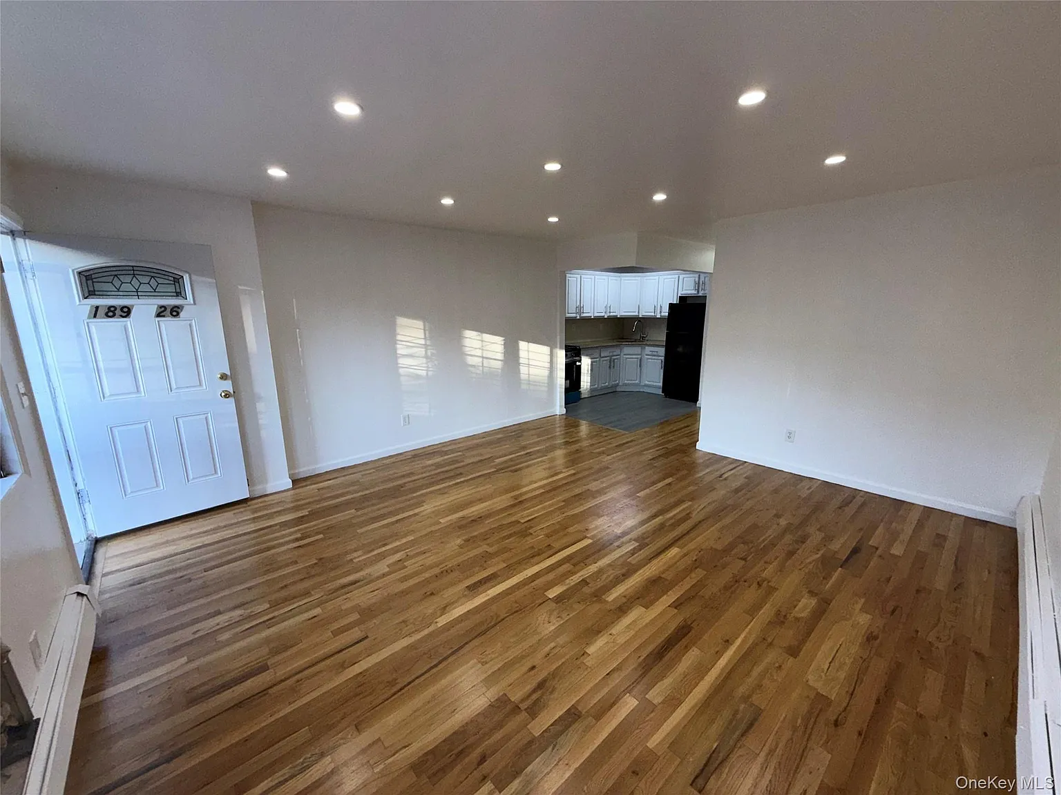 3 bed, 1.5 bath, 1850 sqft, $3,753 — Photo 4