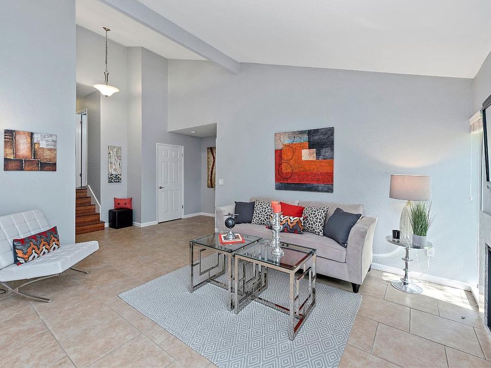 1st image of 1099 Warren Ave Unit 206