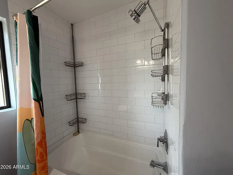 2514 E Fairmount Ave — Photo 11
