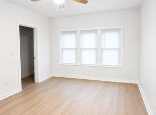 2525 W Lyndale St #1F, Chicago, IL 60647