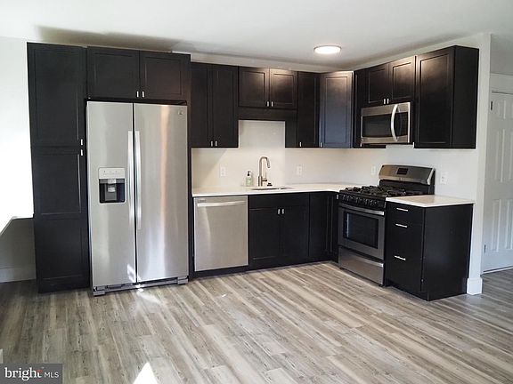 3rd image of 701 Shaw Ave