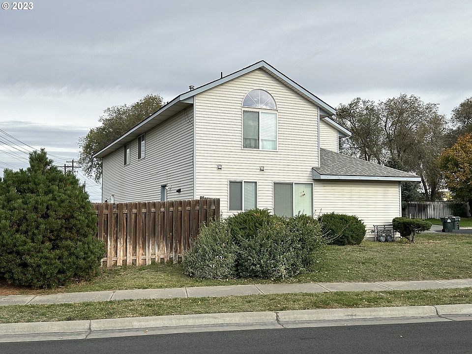 2nd image of 1003 NE Gladys Dr