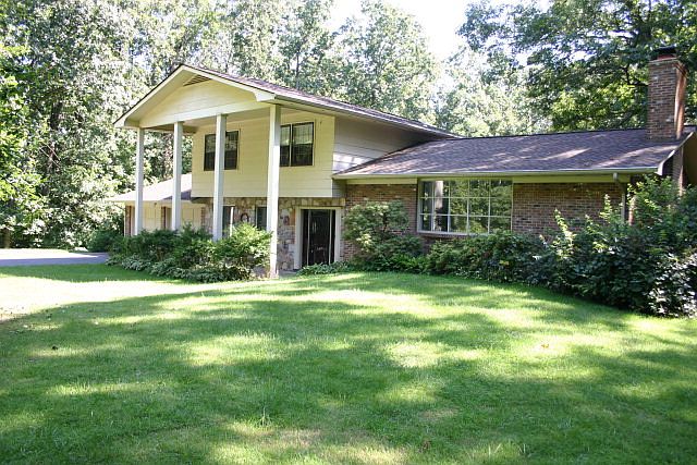 1st image of 8960 Fox Hill Dr