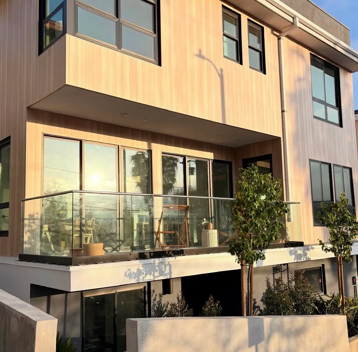 3 bed, 3.5 bath, 2127 sqft, $8,500 — Photo 1