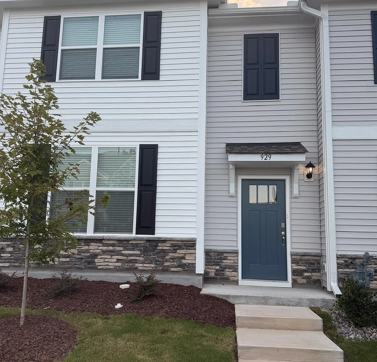 3 bed, 2.5 bath, 1823 sqft, $1,850 — Photo 1