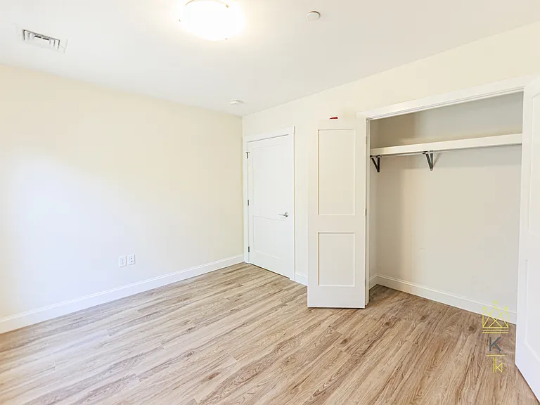 460 Washington St #1 — Photo 7
