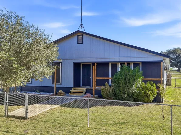 1037 county road 7711, Devine, TX 78016