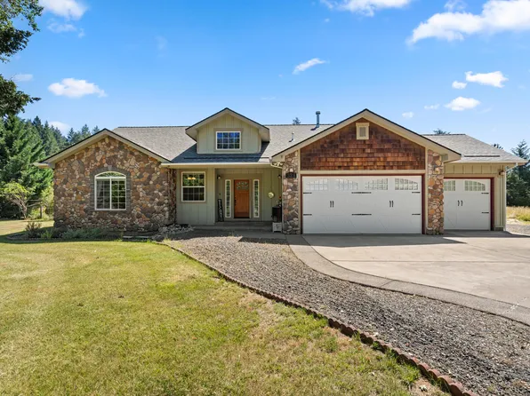 523 E Forks Cir, Cave Junction, OR 97523