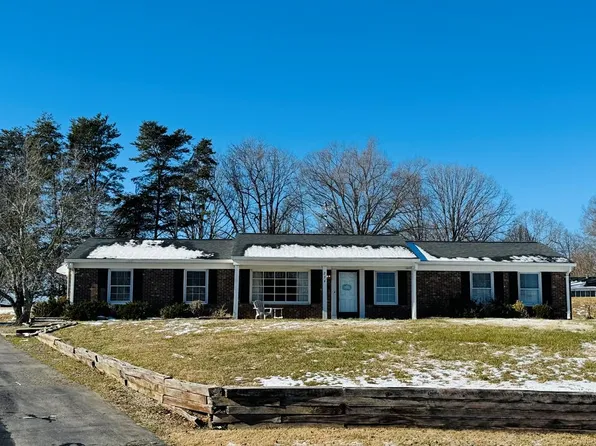 236 Windflower Pl, Blairs, VA 24527