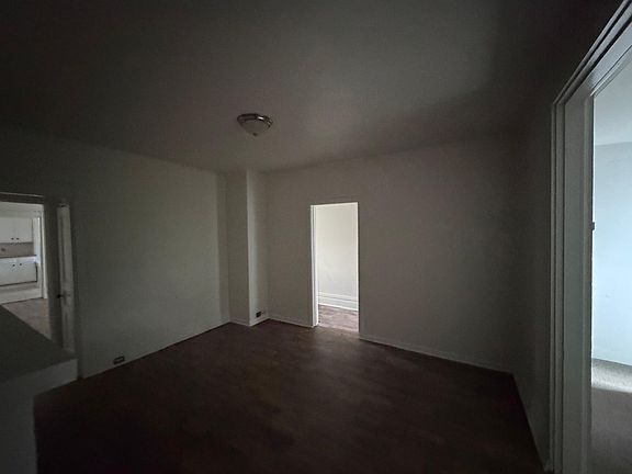 5th image of 433 Walde St
