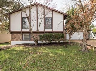 308 Oakfield Dr, Ballwin, MO 63021