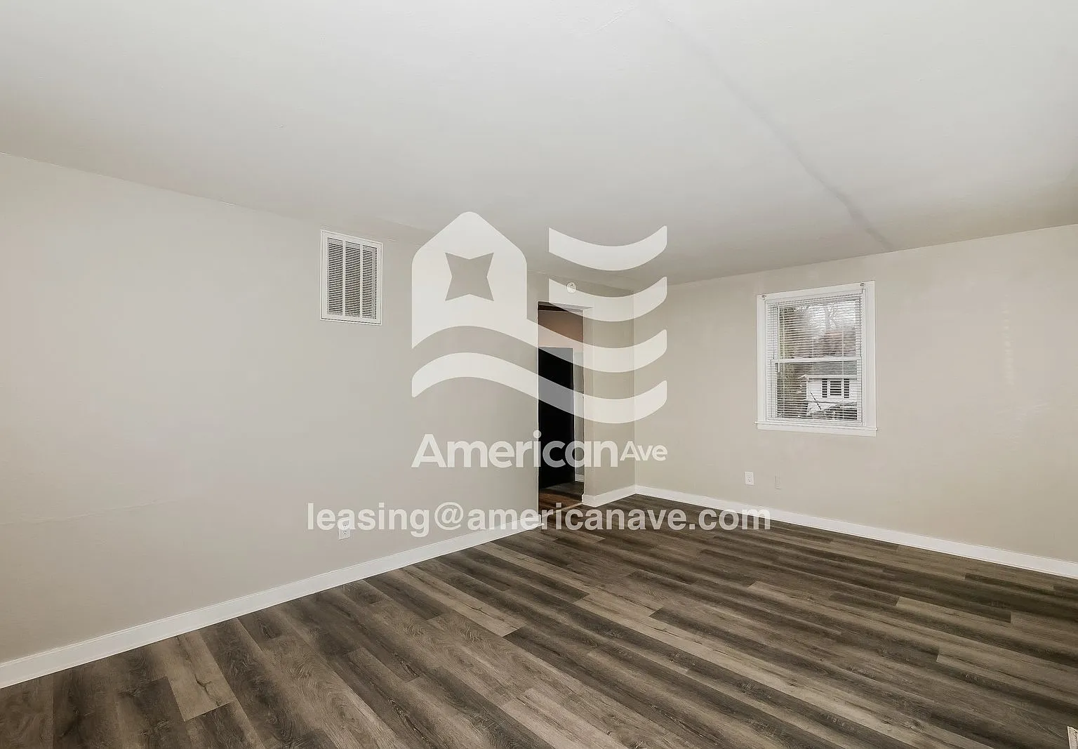 3 bed, 1.0 bath, 816 sqft, $1,408 — Photo 3