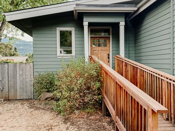 319 W Jefferson St, Bingen, WA 98605