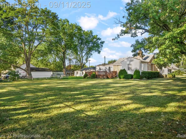 12178 Stephens Rd, Warren, MI 48089
