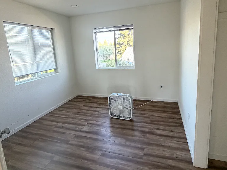 207 Fabrick St #B — Photo 8