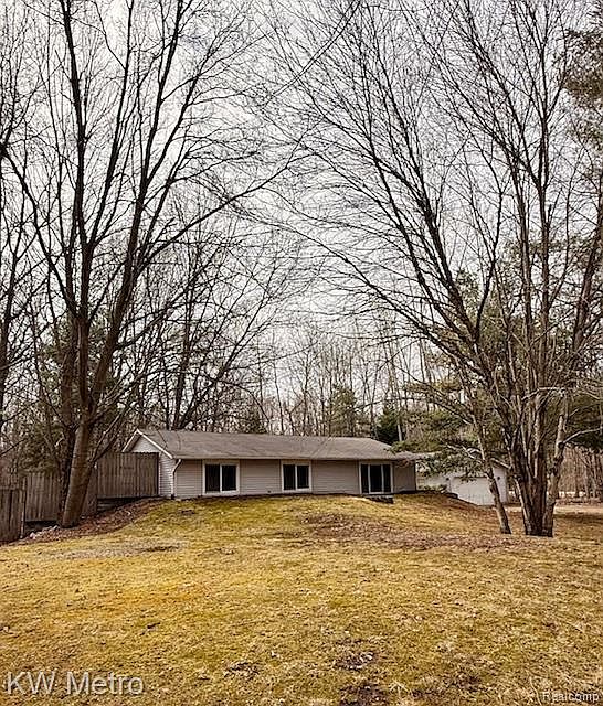 1st image of 510 E Golden Pond Rd