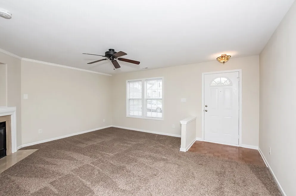 3 bed, 2.5 bath, 1569 sqft, $2,170 — Photo 2