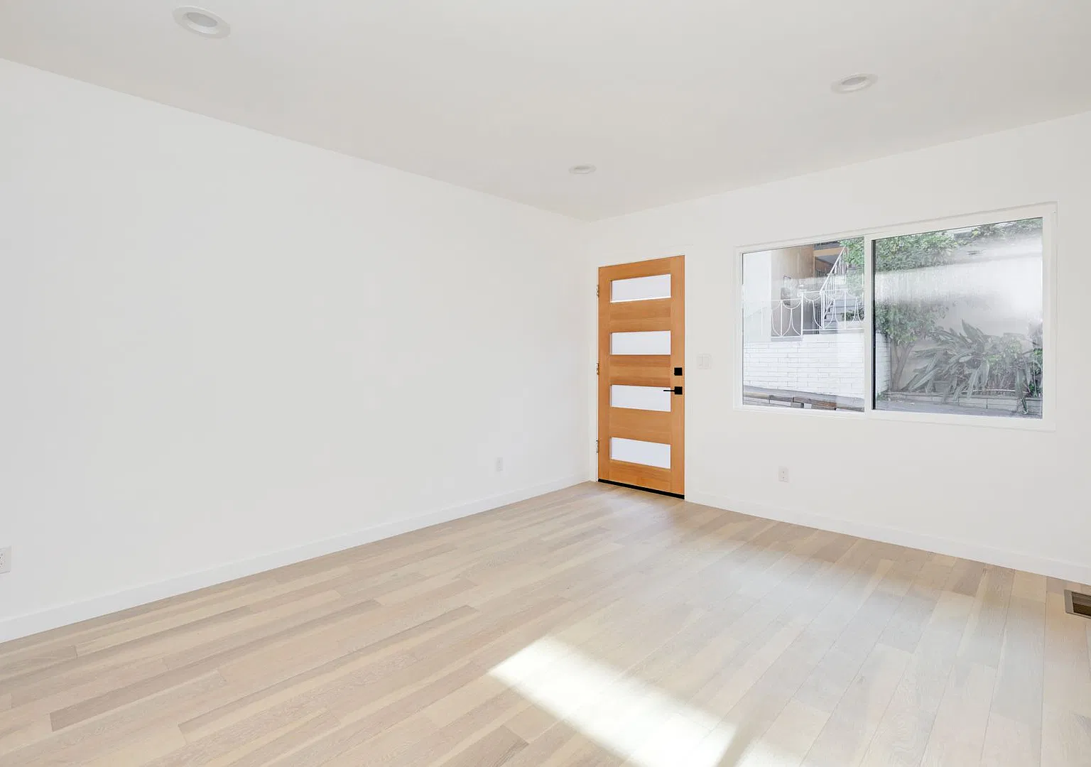 2314 Glendale Blvd — Photo 2