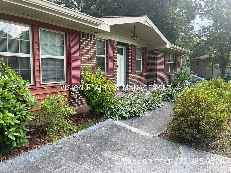 1012 Sapphire St — Photo 1