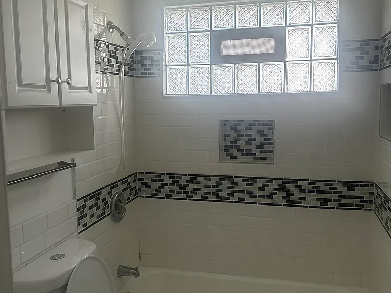 23812 Knickerbocker Rd — Photo 6