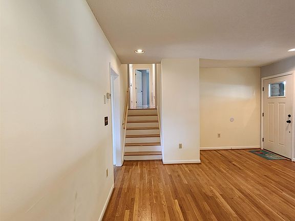 5th image of 1040 Flint Dr