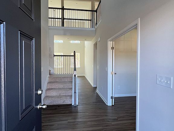 5th image of 228 Bloomfield Cir