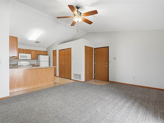 3rd image of 1355 N Jones Blvd APT 5