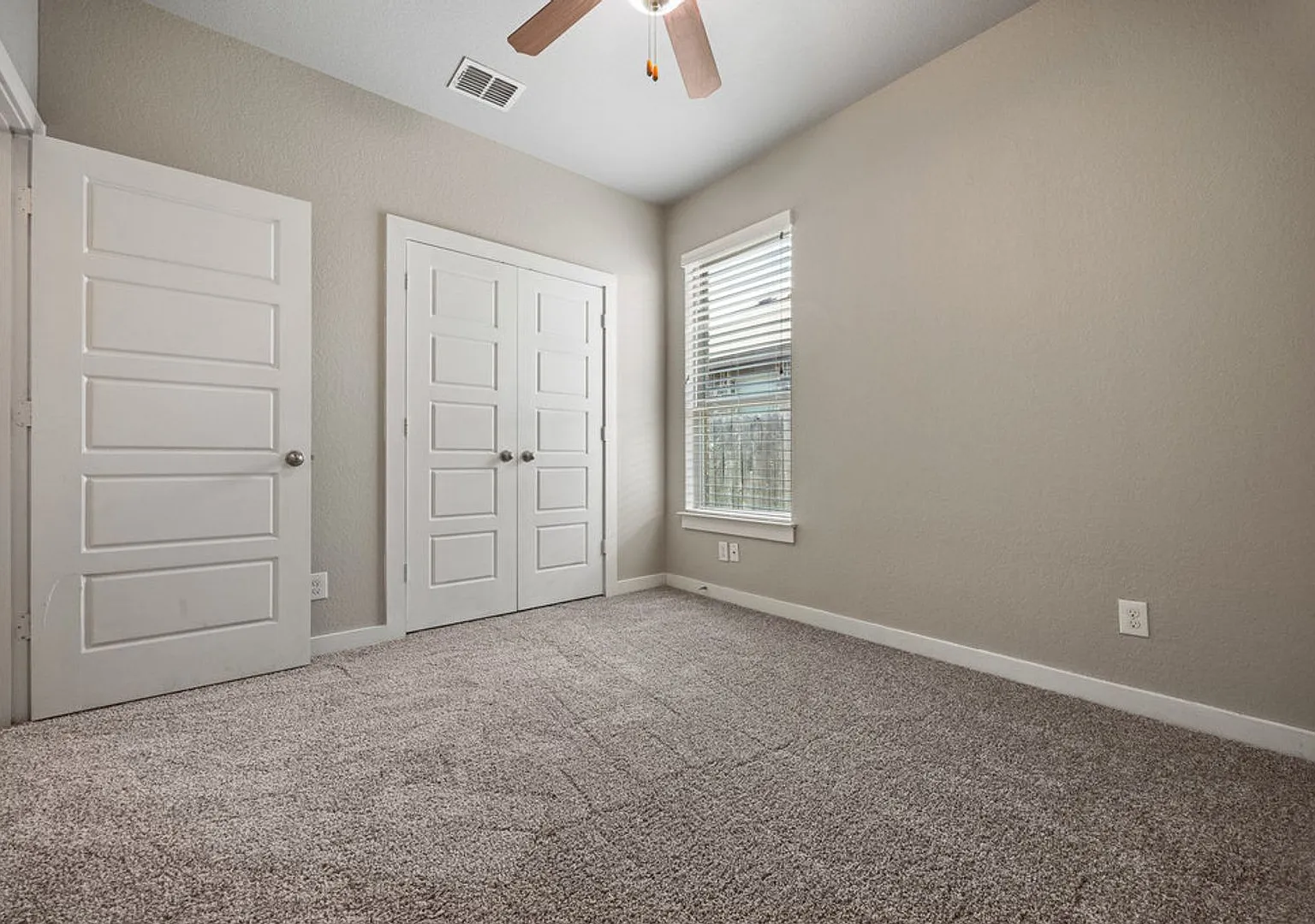 Beautiful 3 Bedroom Duplex Located in New Braunfels, Texas! — Photo 4