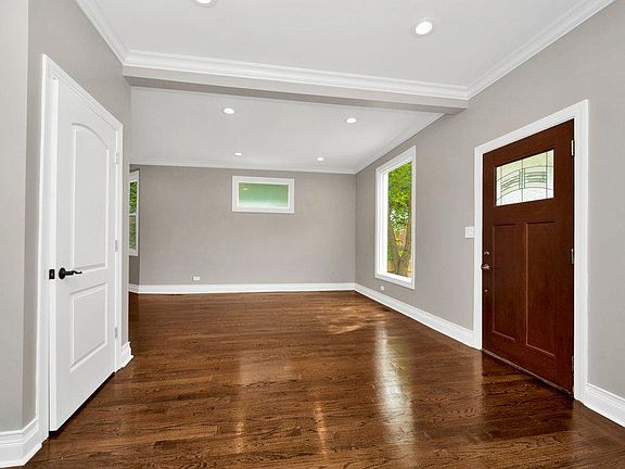 3rd image of 153 N Waller Ave