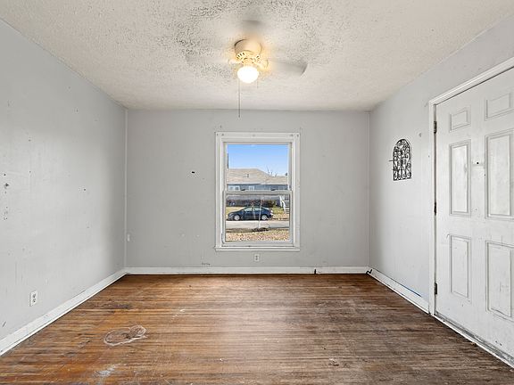 5th image of 932-934 N Leland Ave