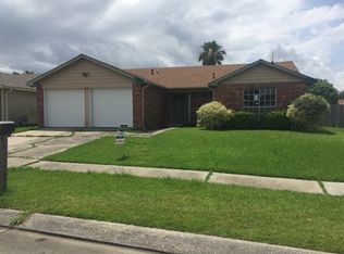 1000 Kingsway Dr W, Gretna, LA 70056