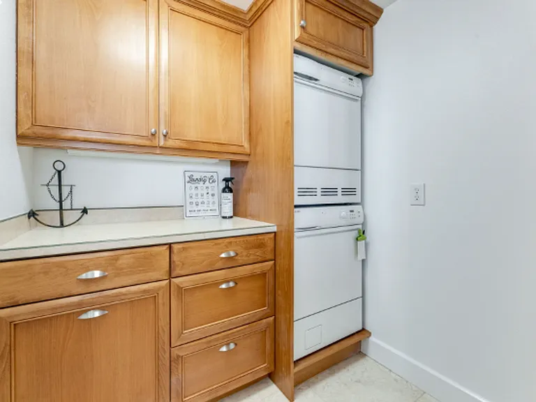 2015 SE Columbia River Dr #320 — Photo 8