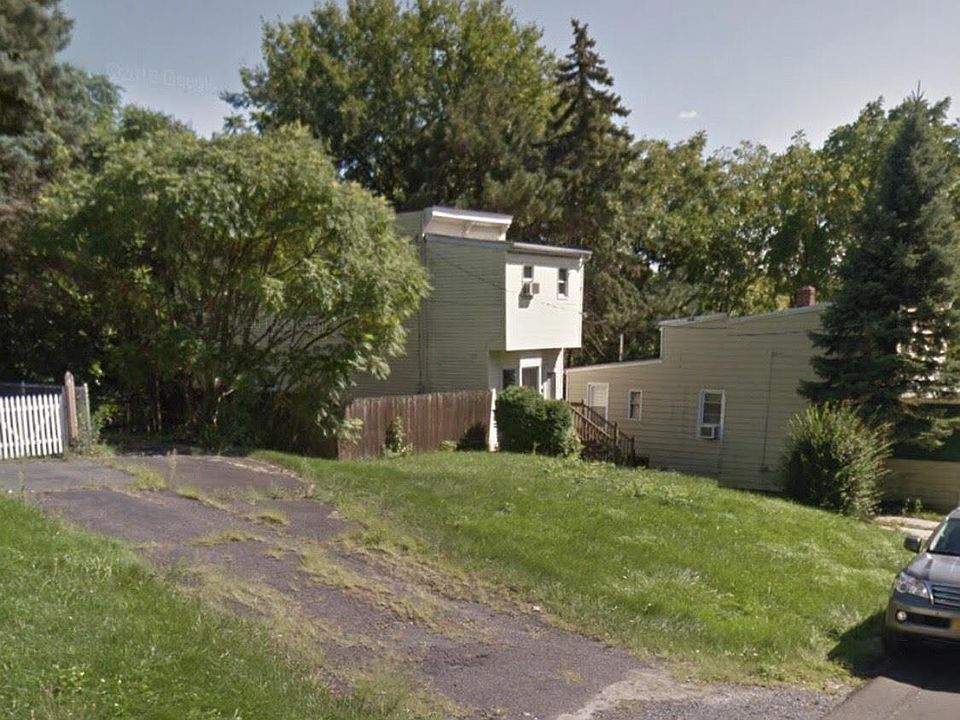 2nd image of 18 Leonard St