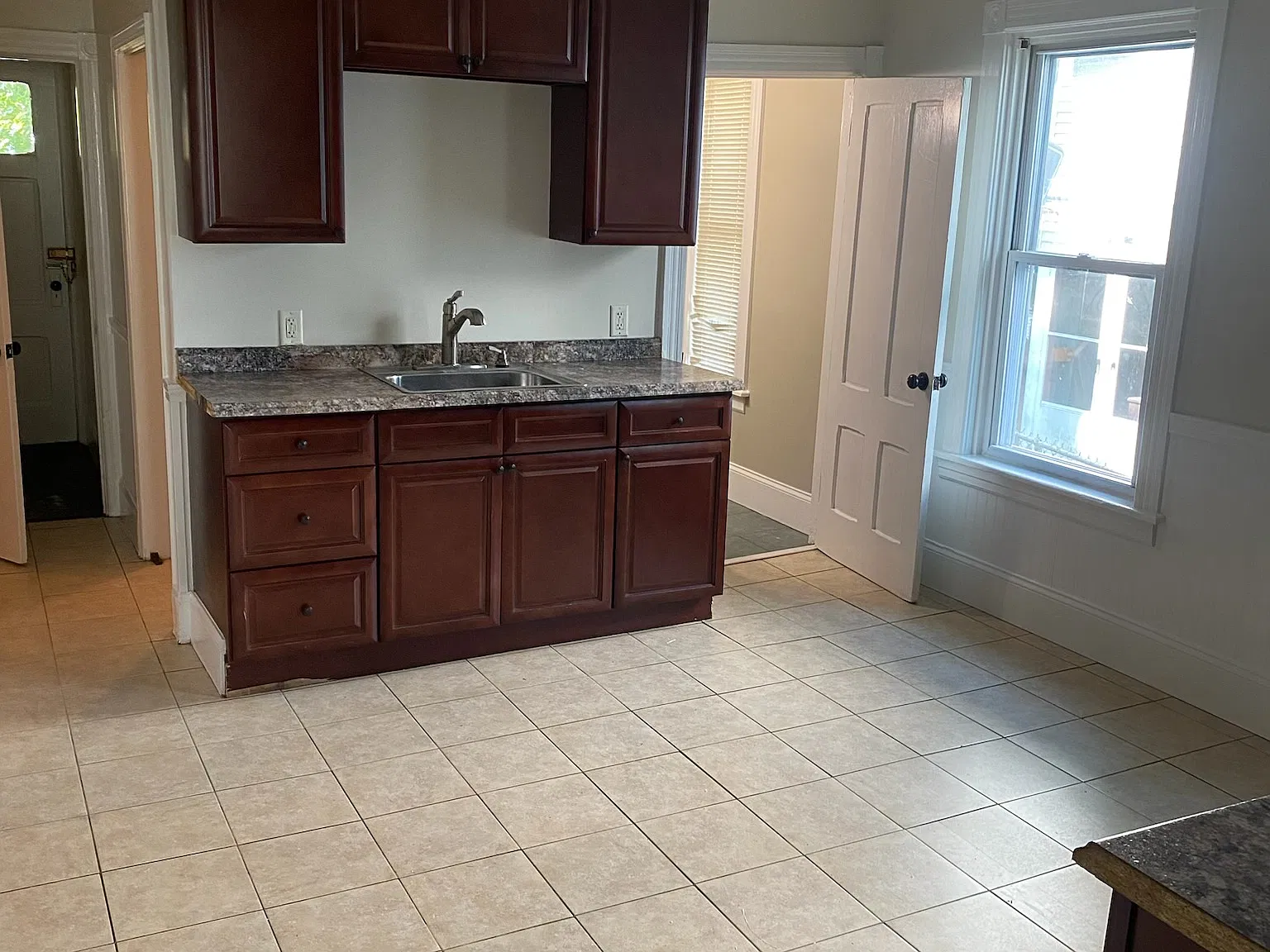 3 bed, 1000 sqft, $2,000 — Photo 1