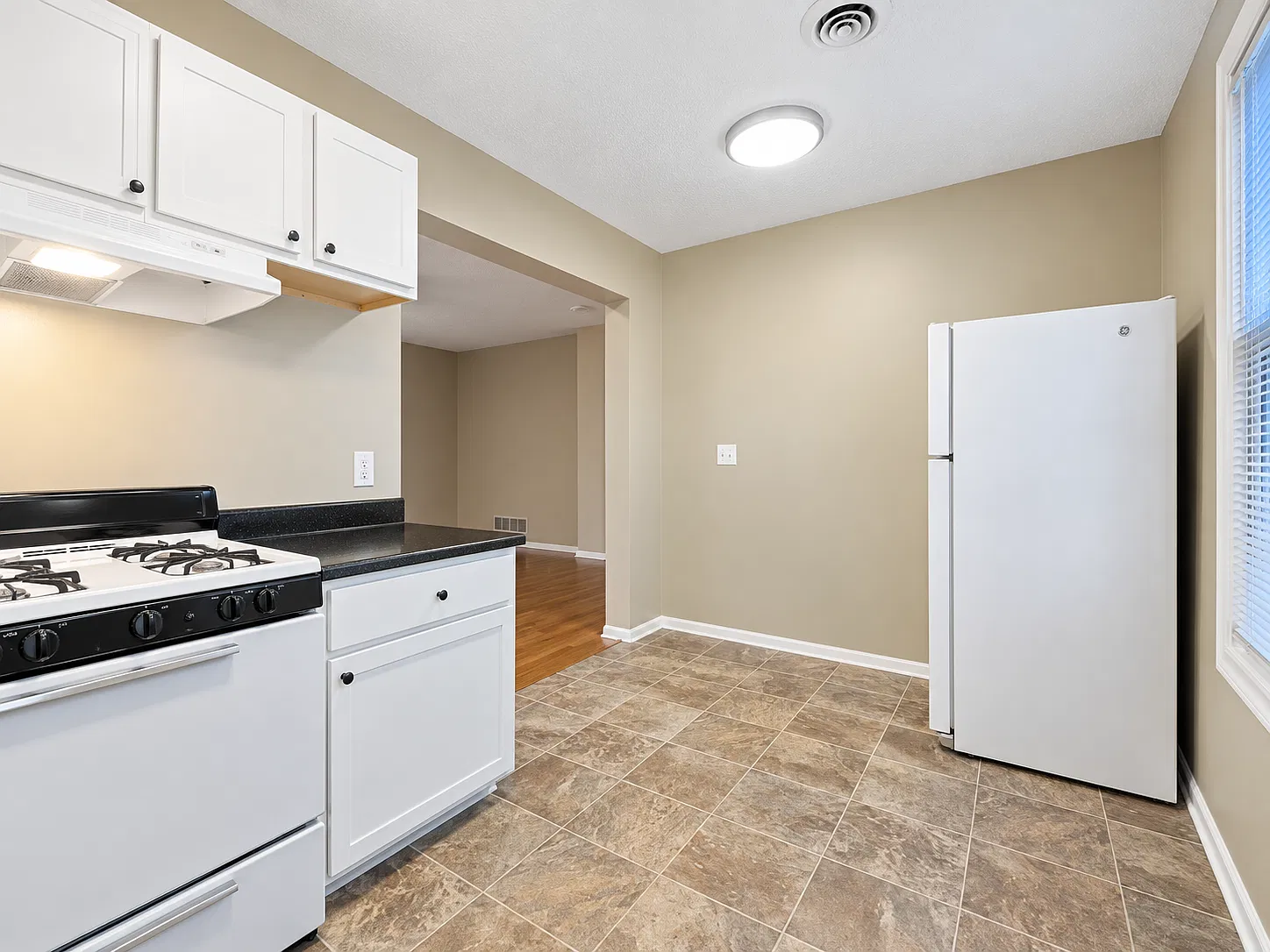 2 bed, $1,549 — Photo 4