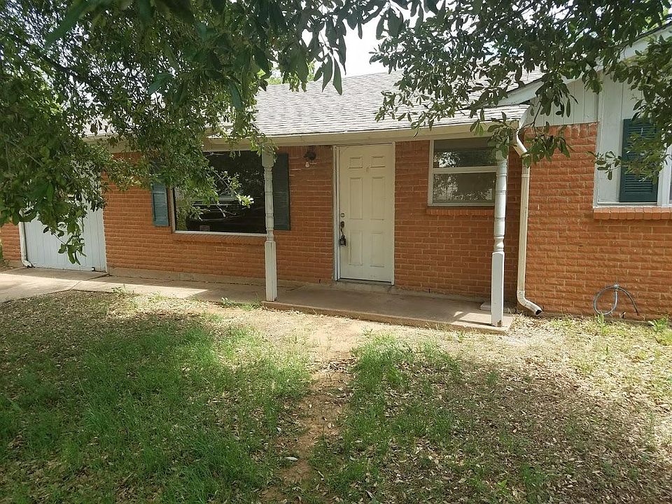 1st image of 2826 Roanoke Dr