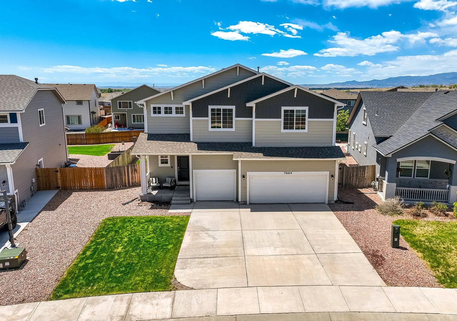 Stunning 4-Bedroom Rental with Mountain Views, Finished Basement & 3-Car Garage! Located near For... — Photo 2