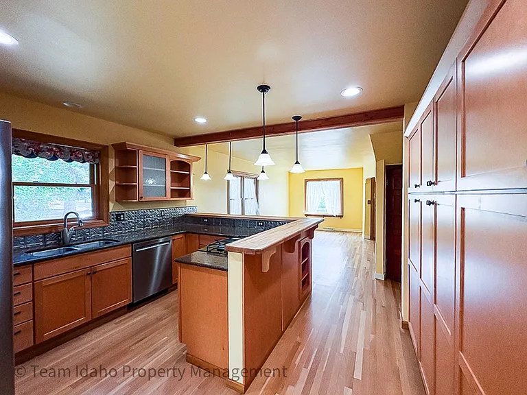 1203 Logan St — Photo 12