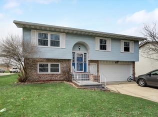 1651 Maness Ct, Sycamore, IL 60178