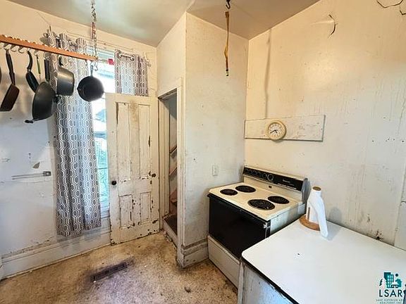 3rd image of 101 E 4th St