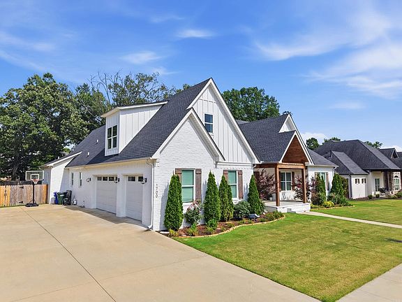 4th image of 1700 Winterbrook Dr