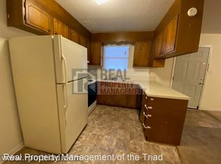 1600 Oak Croft Dr #B, Winston Salem, NC 27107