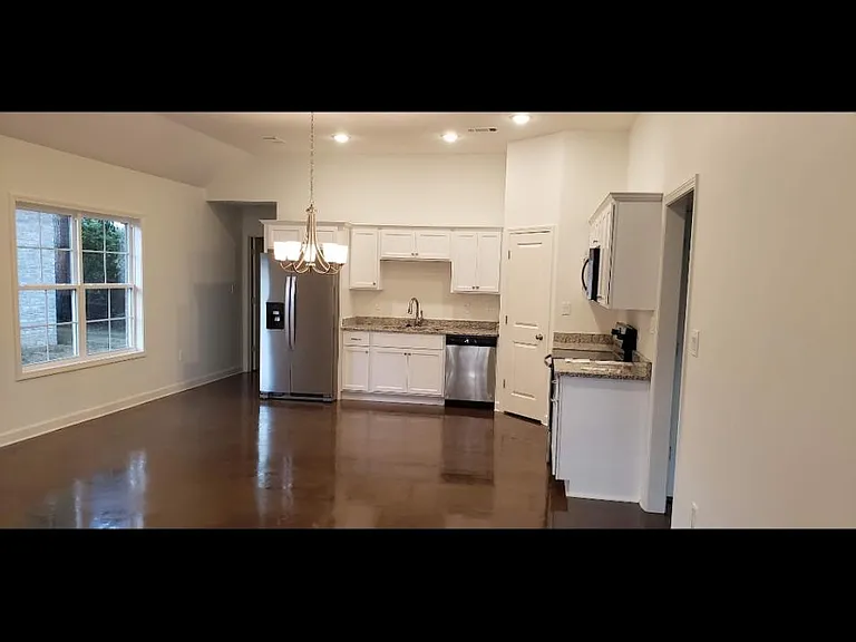 332 Wolf Den Dr — Photo 1