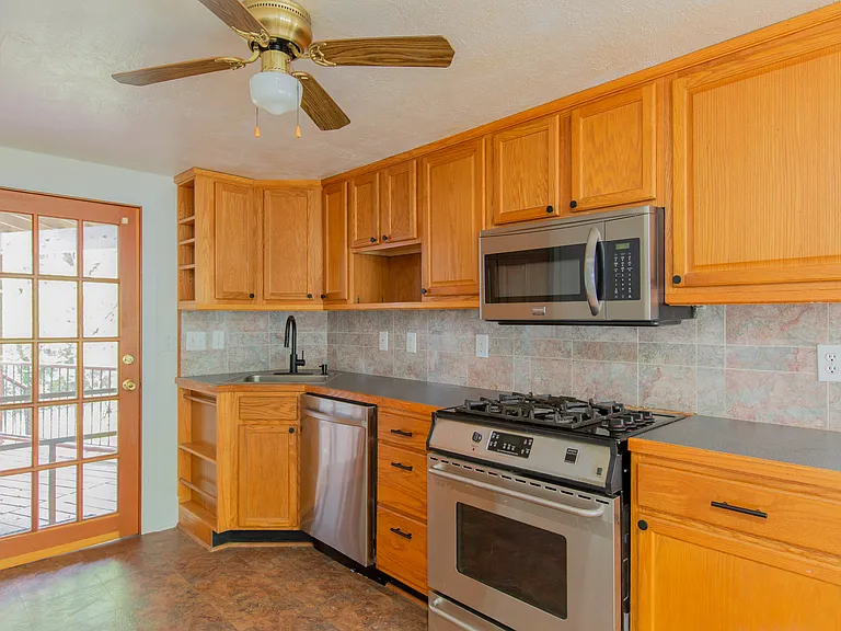 1291 Lockland Ter #B — Photo 9