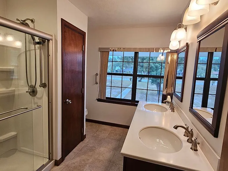 1437 Parkway Dr — Photo 18